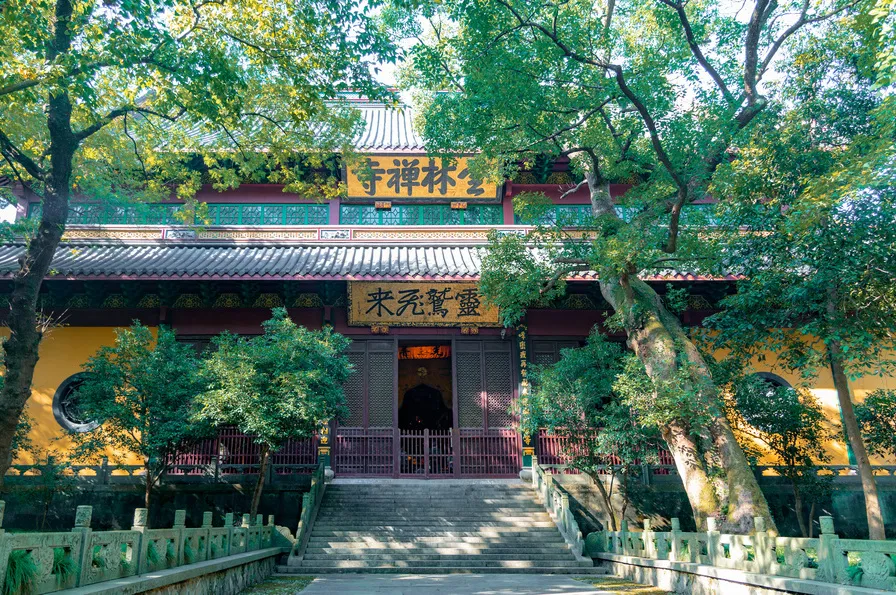 杭州终极拜佛攻略｜走这条路，一天解锁灵隐法喜7大宝藏寺庙