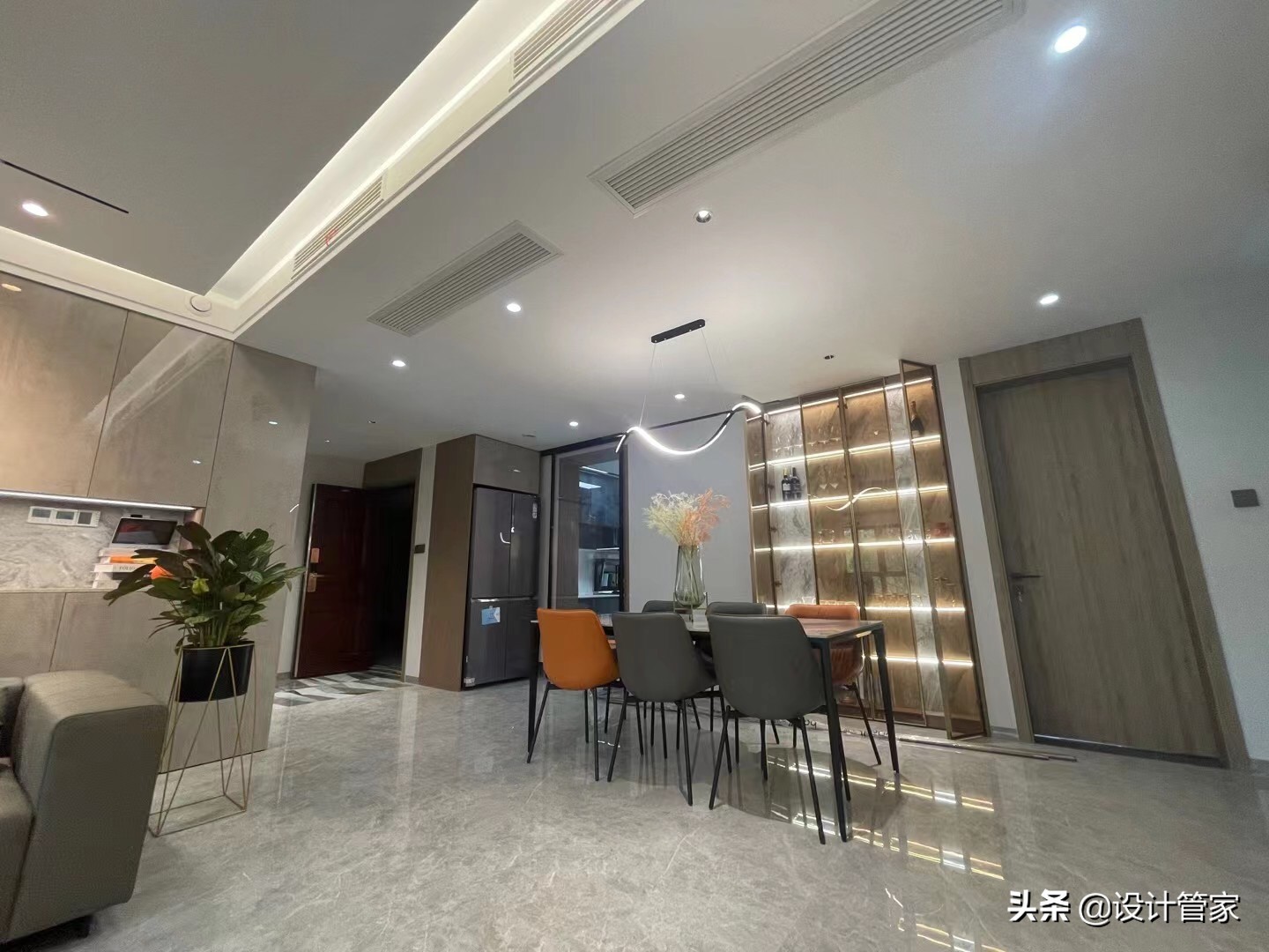 新婚小夫妻的120平三居室，耐看又不容易过时，实景更有格调