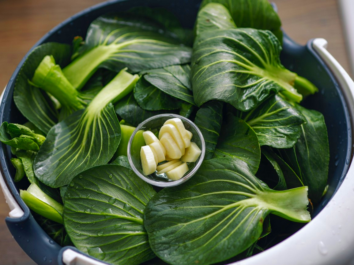 炒青菜时不要直接下锅，记住这3个小技巧，烧出的青菜翠绿不出水