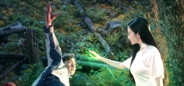 《司藤》里的司藤一句话解开秦放的心结：不要让过去成为你的束缚
