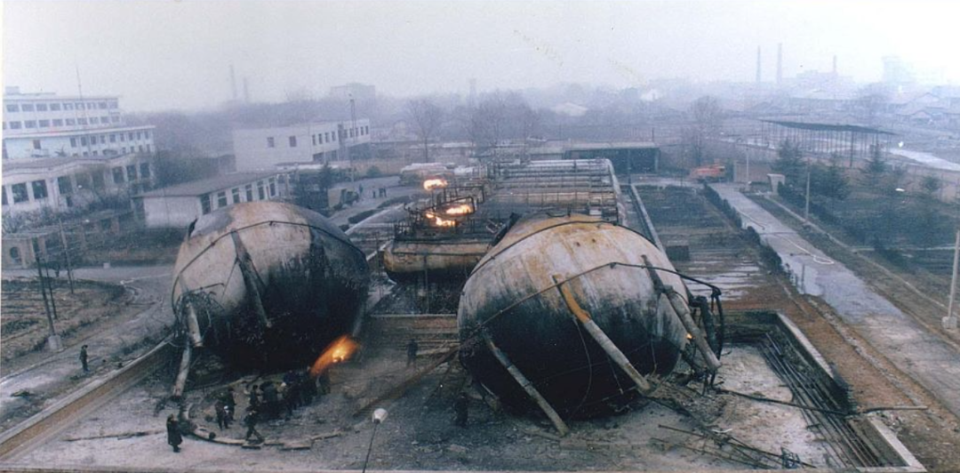 1998年呢("用棉被堵漏气口的人全炸飞了",记1998西安液化气爆炸事故)