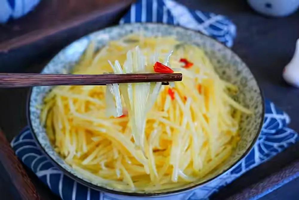 才知道，炒土豆丝的做法有这么多诀窍，怪不得饭店做的那么好吃