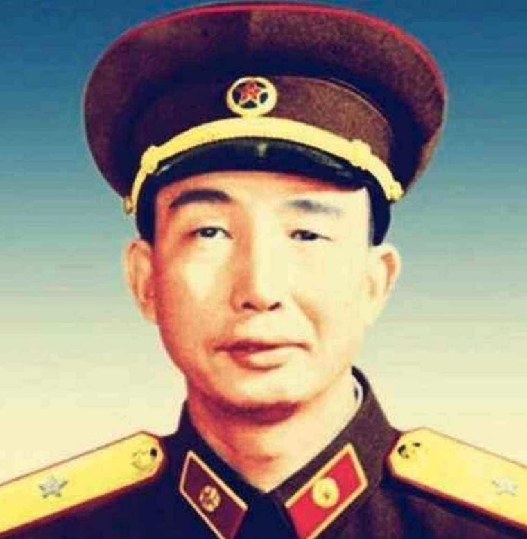 1986年，央视特殊文件送进中南海，胡耀邦：雷英夫是我军的活军史