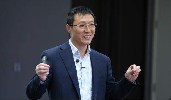 大学老师年薪有20万吗？高校教授晒出工资单，网友：比不上公务员