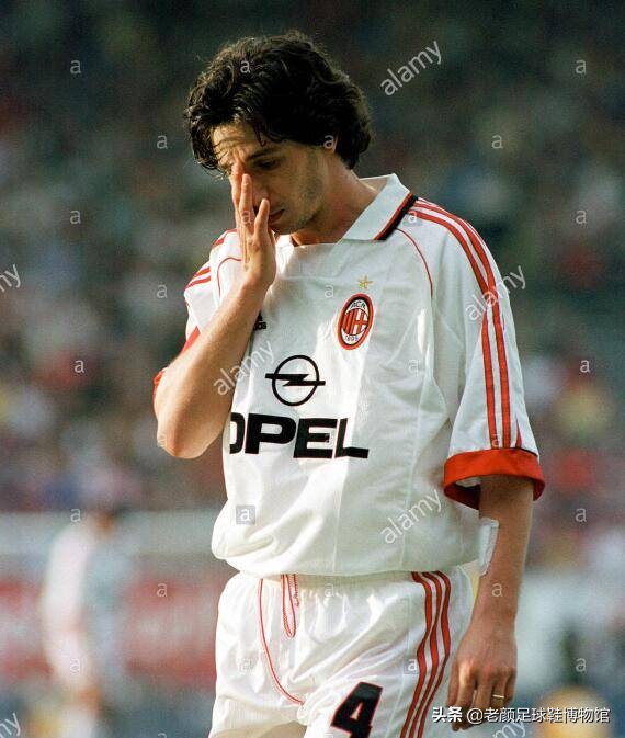 意大利3号球衣是谁(米兰最亏欠的队副,安切洛蒂上任后意大利队10号就