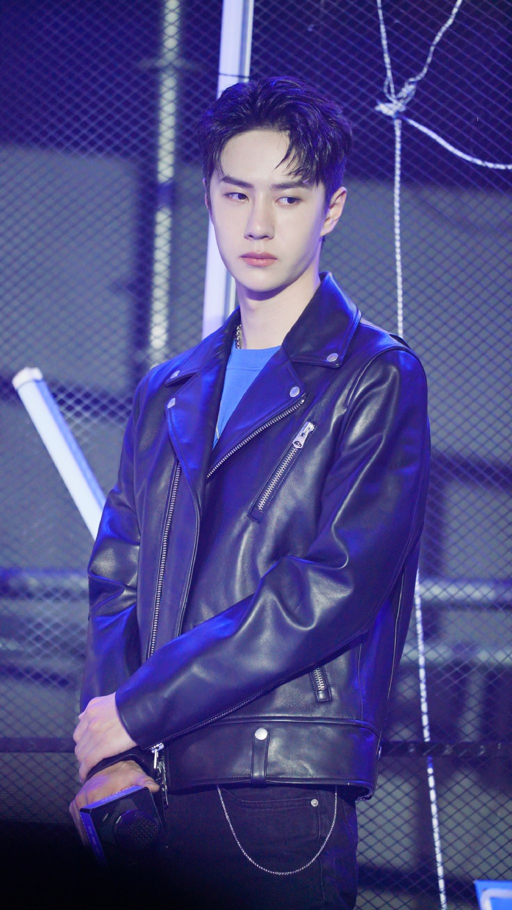 夹克,在王一博身上有"100种穿法",请你别再持帅行凶了