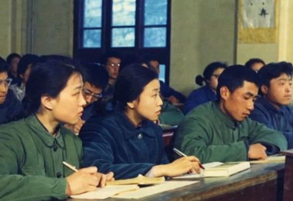 44年前的高考试卷曝光，和现在高考试卷对比，难度差的不是一丁点