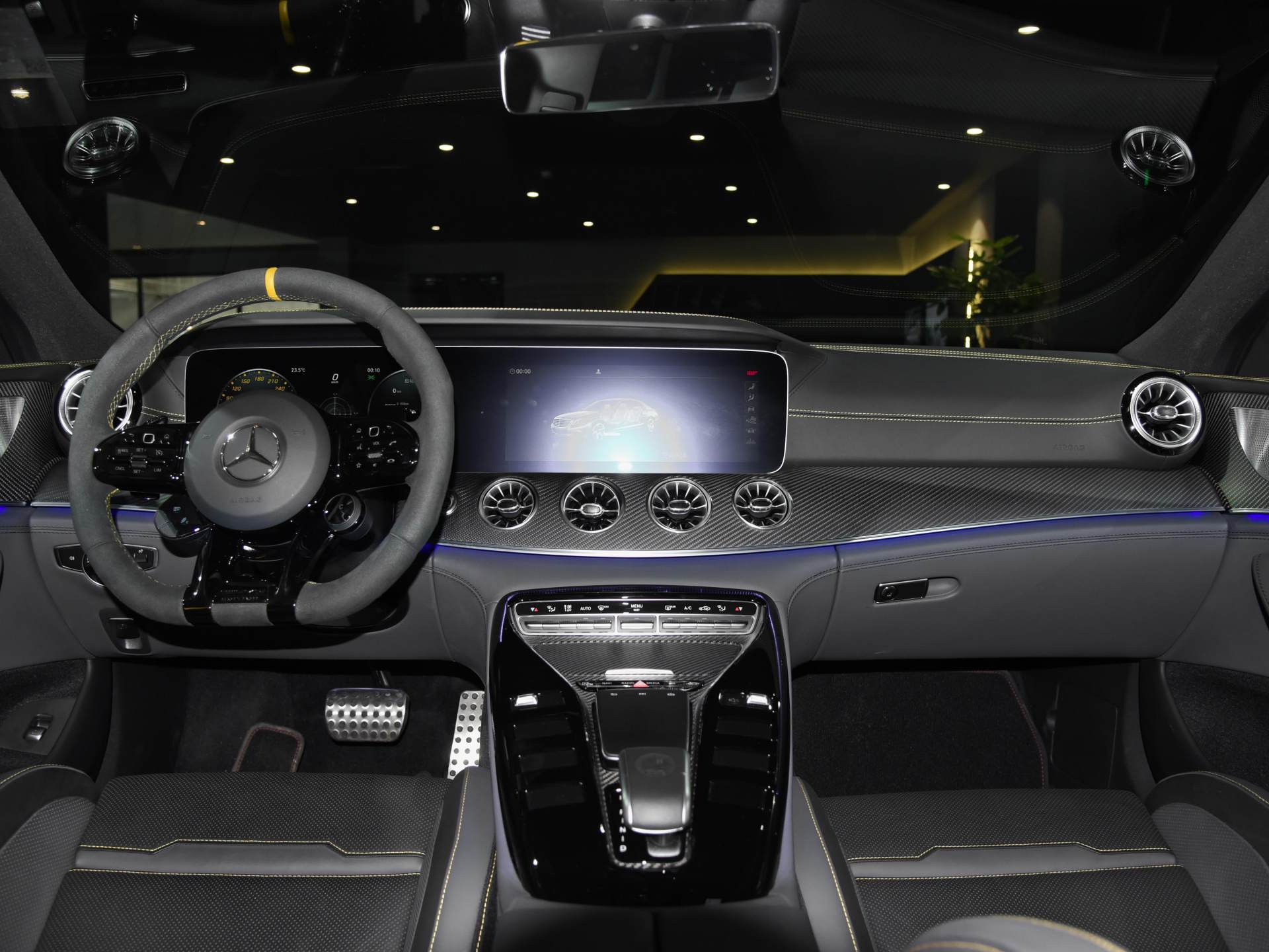 0 9at,超5米的大空间四门跑车,实拍奔驰amg gt