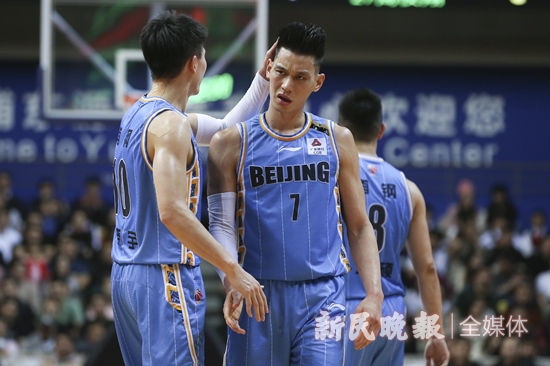 林书豪cba为什么经常被打（林书豪加盟CBA后屡遭凶狠犯规 是“重点盯防”还是“故意针对”？）