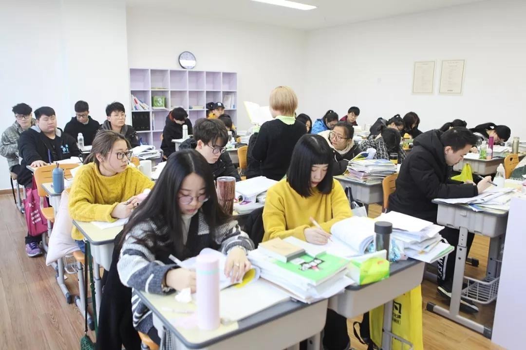 艺术生考大学很容易？艺考的艰辛非文化生可想象，尤其是这两年