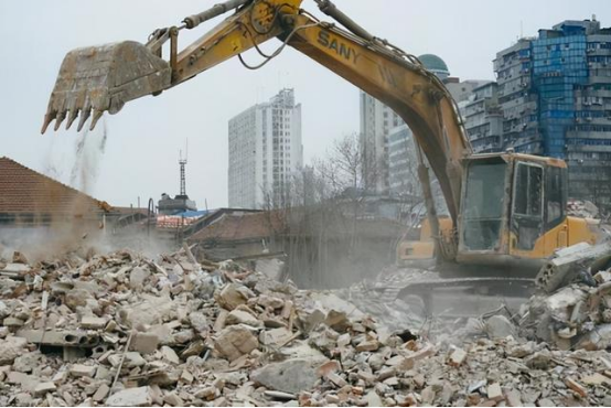 河南悲剧钉子户：拦路多年索赔5套房，最终结局让人过瘾