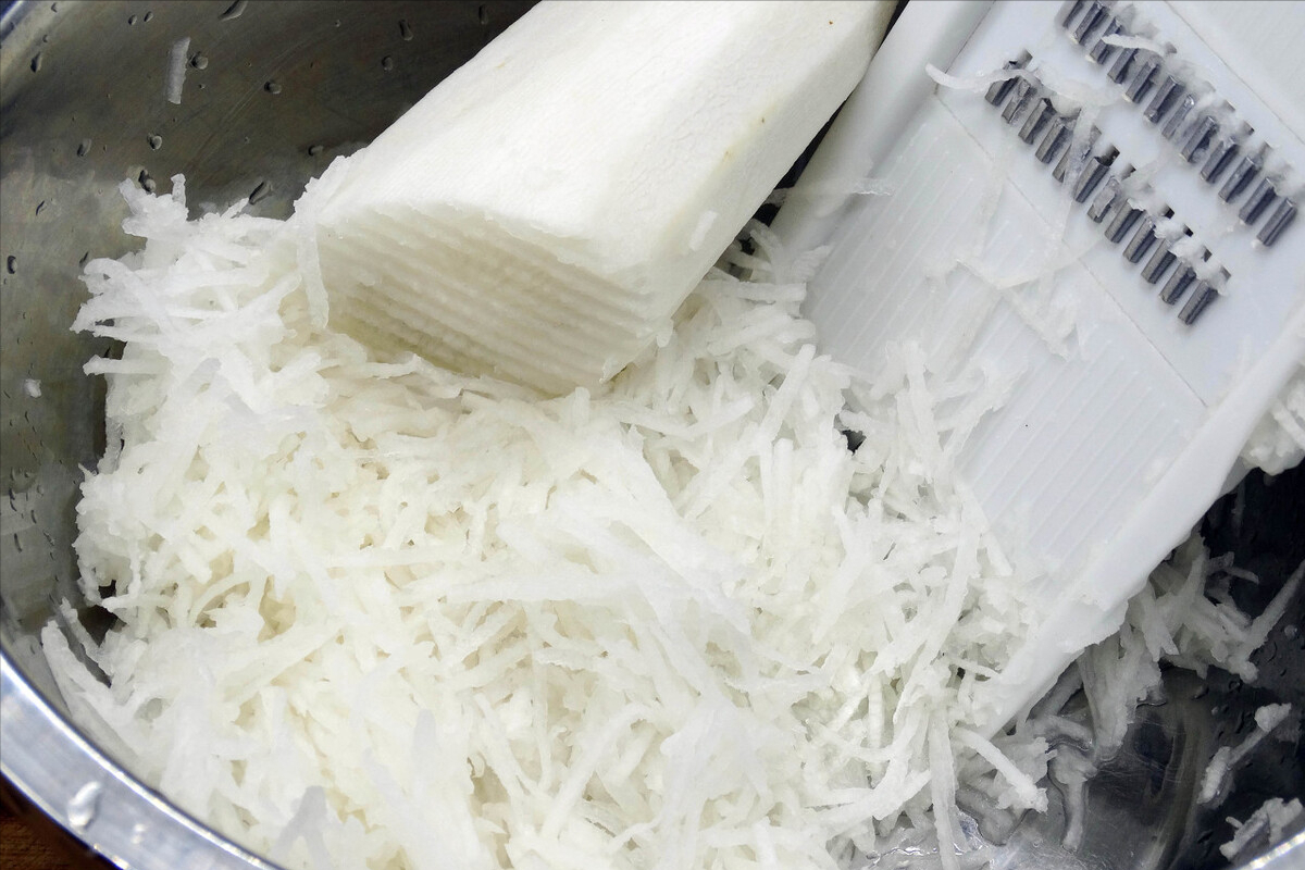 做萝卜馅饺子，切忌焯水或用盐杀水，给你支一招，萝卜鲜香不出水