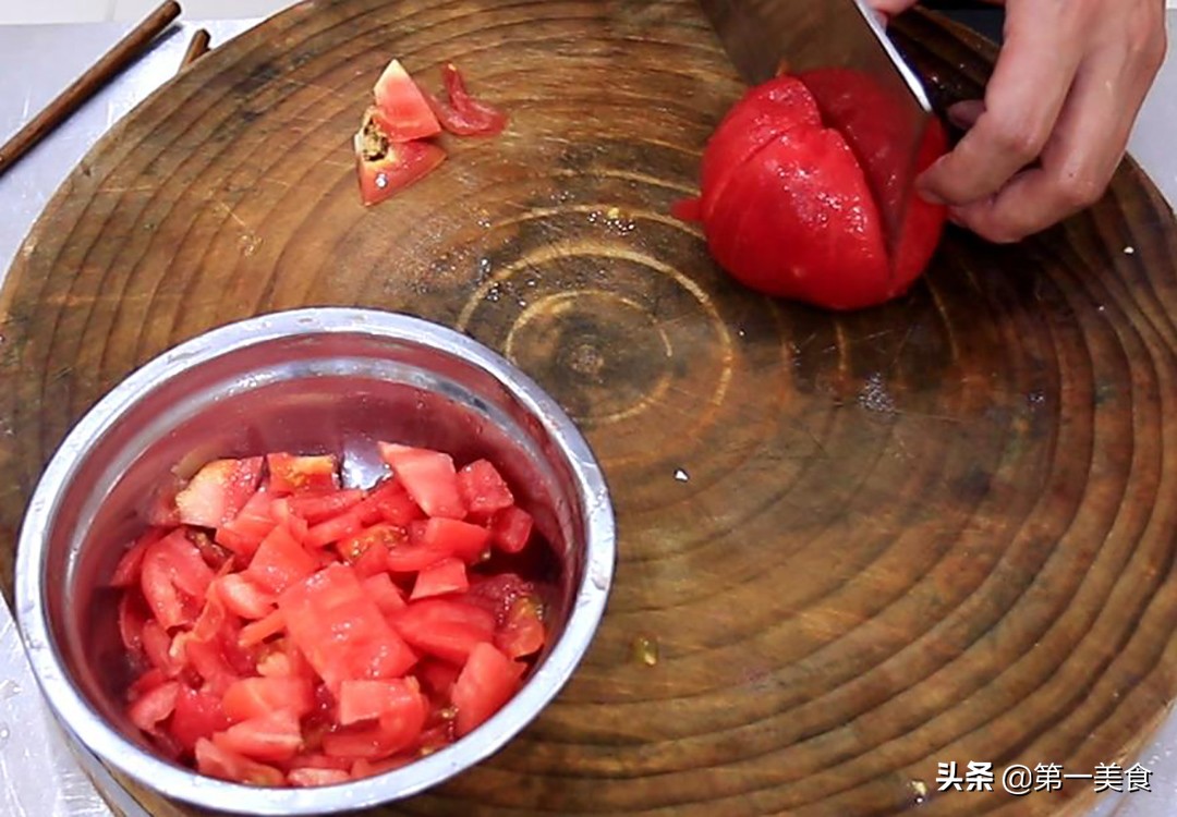 番茄鱼怎么做去腥（番茄鱼这样做鱼片滑嫩如豆腐）