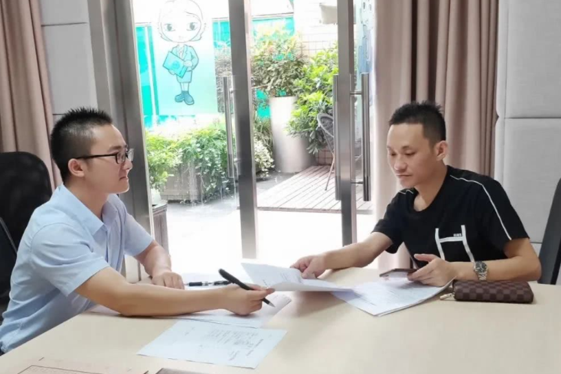 同样是法学生就业，律师事务所和公务员差距大，工作多年见分晓