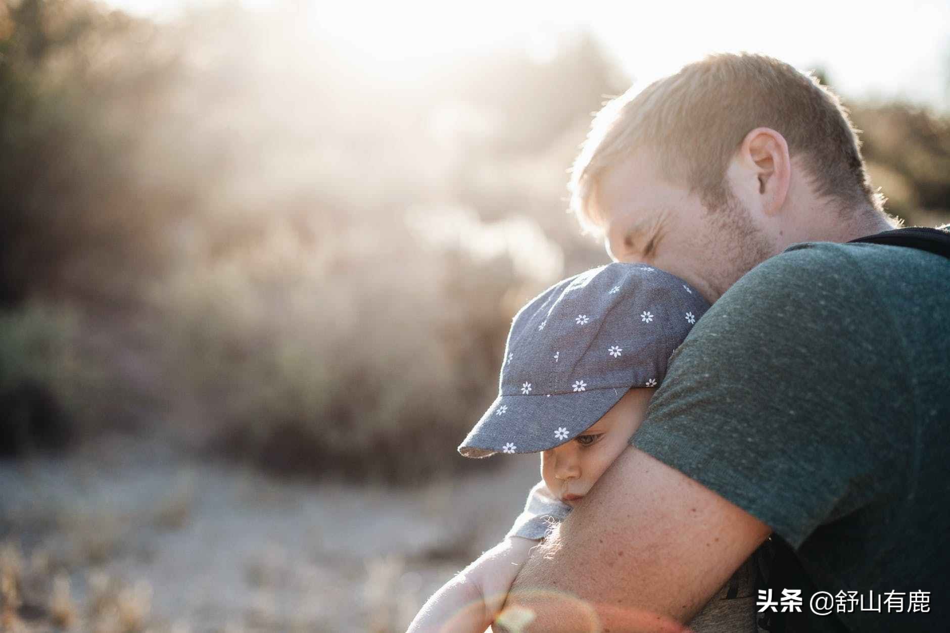 明镜悲白发，青丝暮成雪：老了才明白，此生最对不起的人，是父母