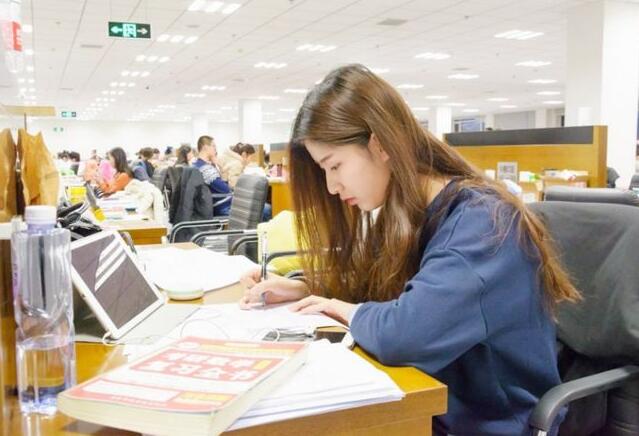 “专升本”与“普通本科”有啥不同？找工作时会出现差别，很现实