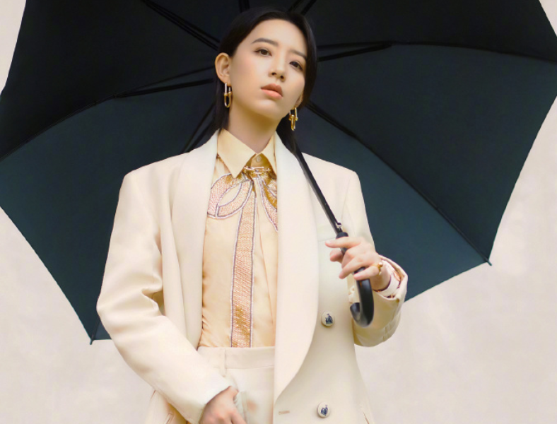 中國超模綜藝?yán)锏脑u委都有誰（又一爆款女性綜藝定檔！劉雯擔(dān)任超模導(dǎo)師，但嘉賓陣容讓人不淡定）