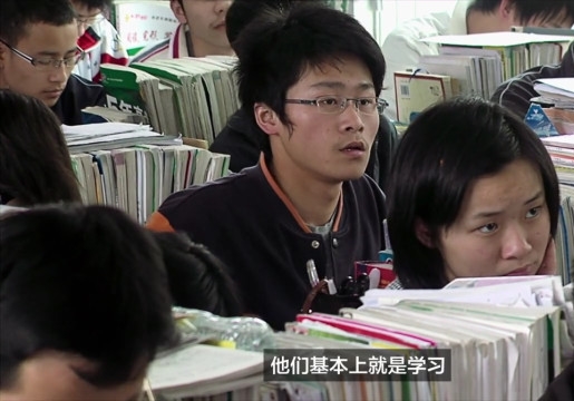 50岁母亲陪女儿考研，结果均被录取：父母的格局影响孩子的未来