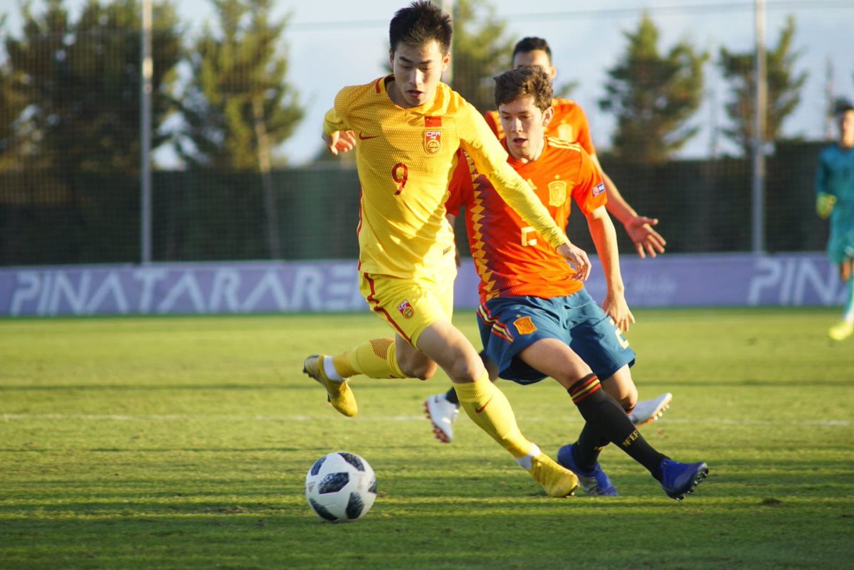 中国足球受辱！国足憾平巴勒斯坦后，U17国青1-7惨败西班牙