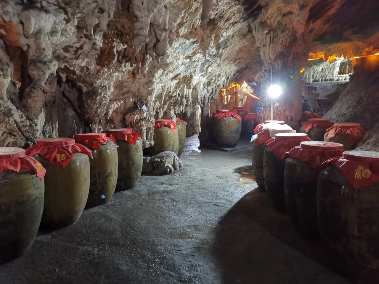 贵州茅台镇天然洞藏老坛封藏原浆酒一瓶