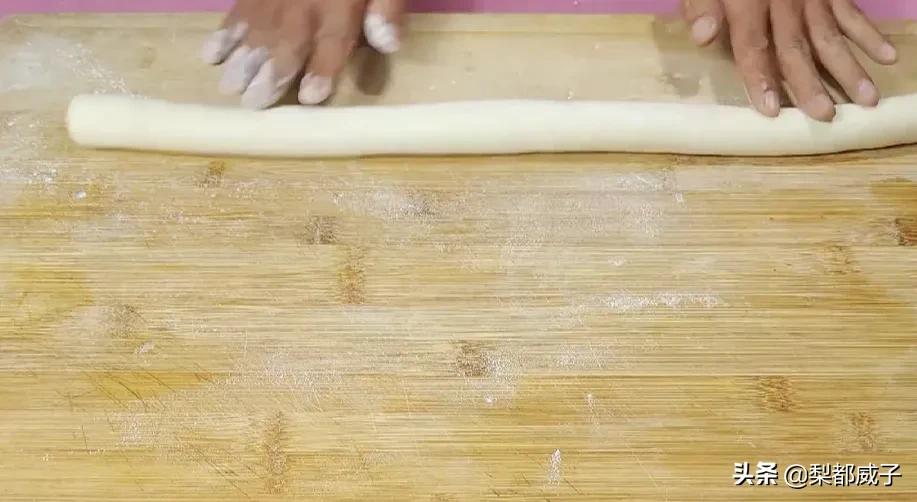 饺子皮没筋道?面点师傅教你正确的和面方法,筋道爽滑煮不破