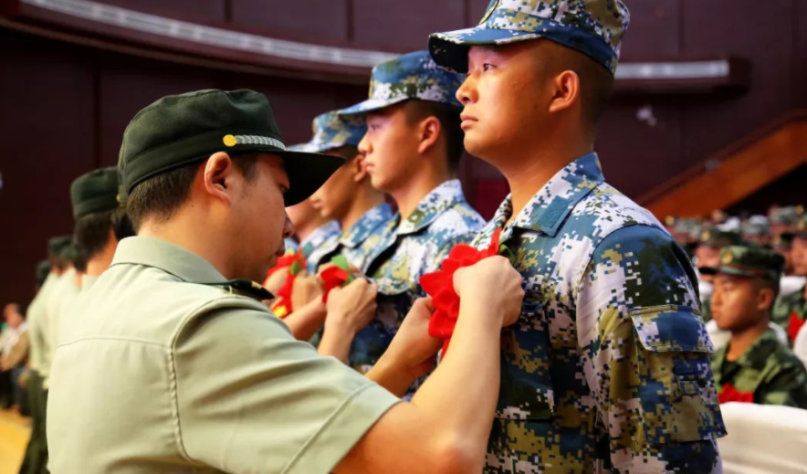 2021下半年征兵已开始，女生条件有所放宽，大学生报考更占优势