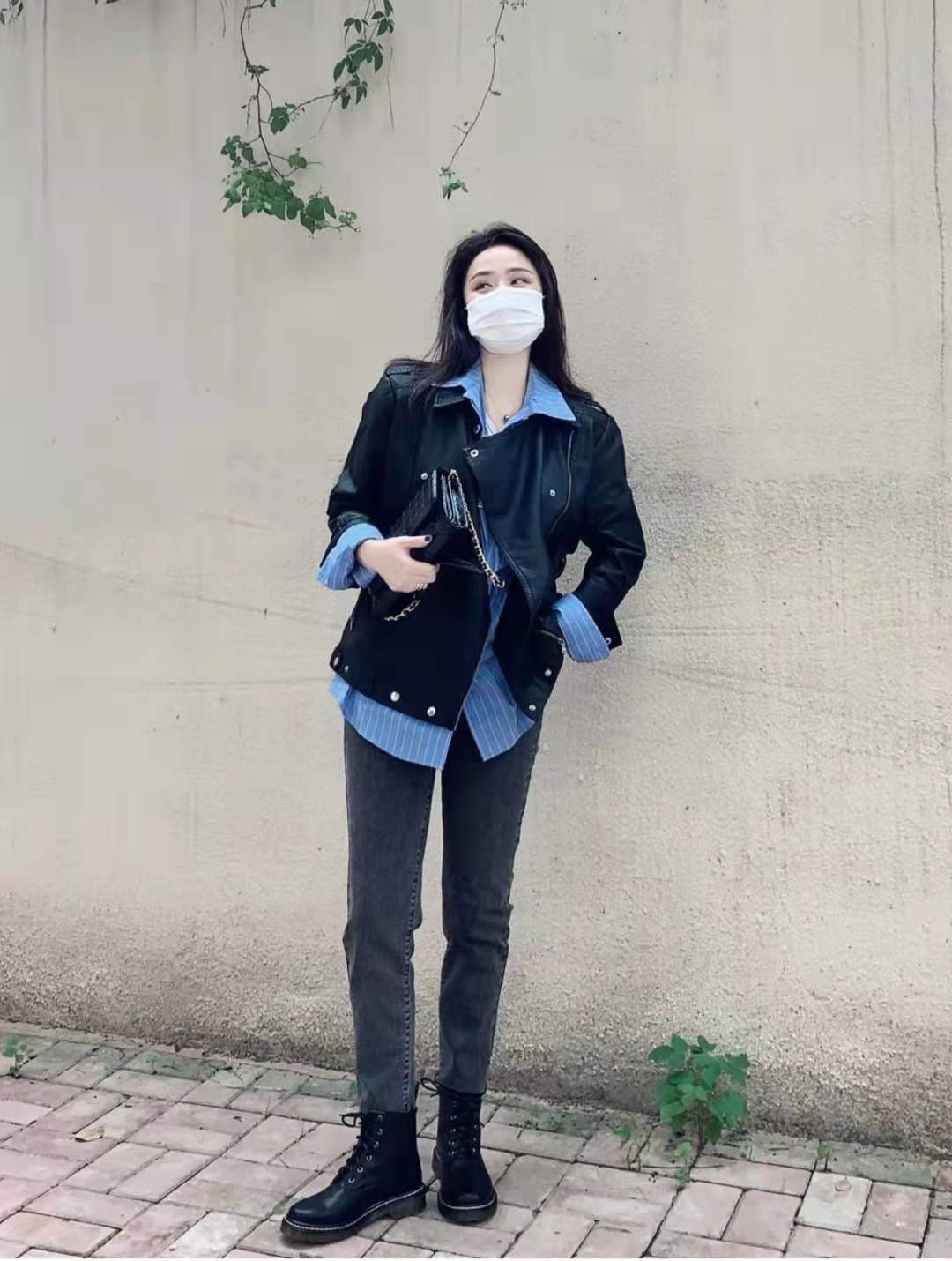 短款皮衣搭配什么裤子好看