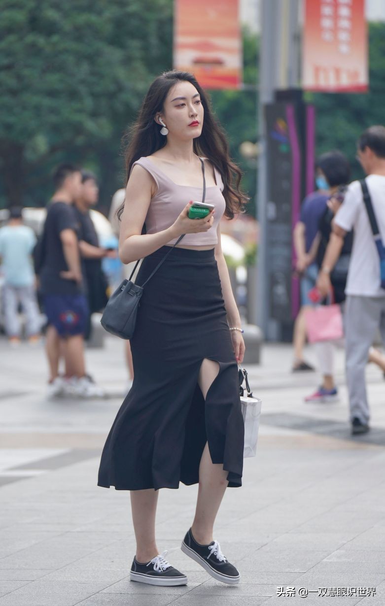 街拍：高清组图，气质美女，肤白貌美大长腿