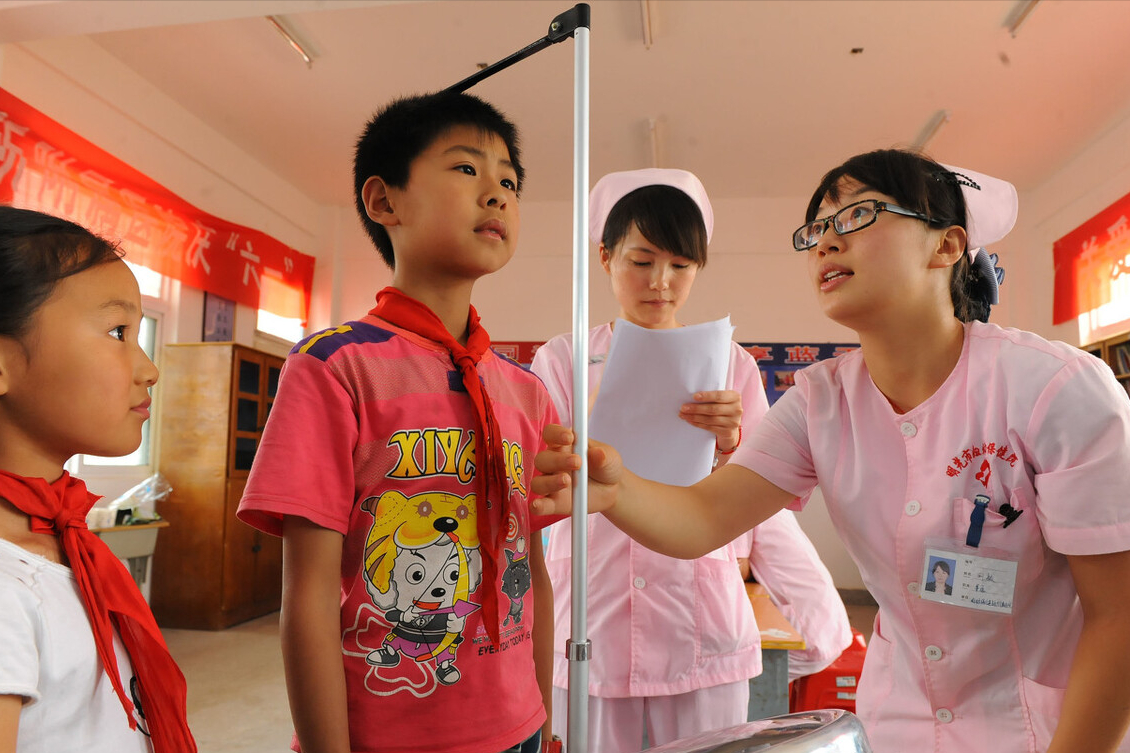 中小学生“身高标准”出炉，高考前达到这里才算合格，家长别忽视