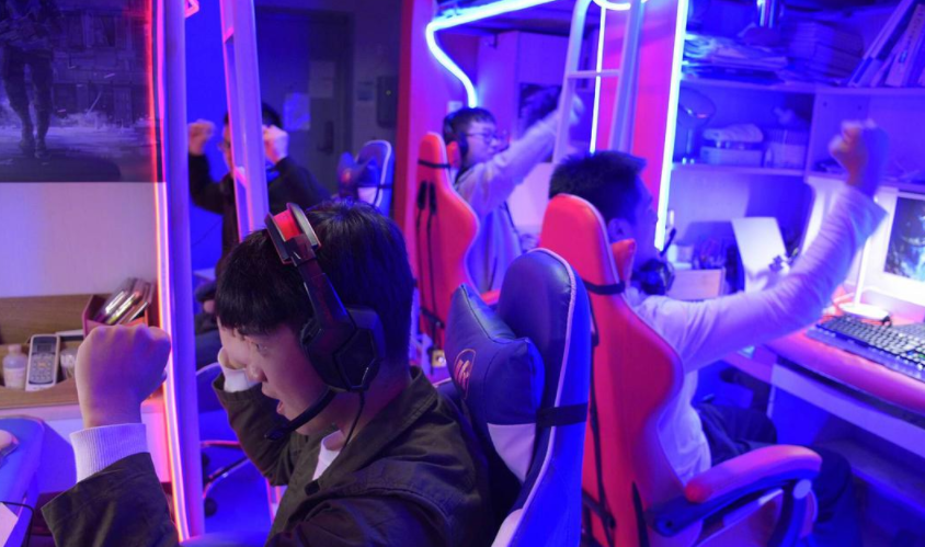 大学室友不肯均摊饮水机费用，我自掏腰包独自使用，却被同学孤立