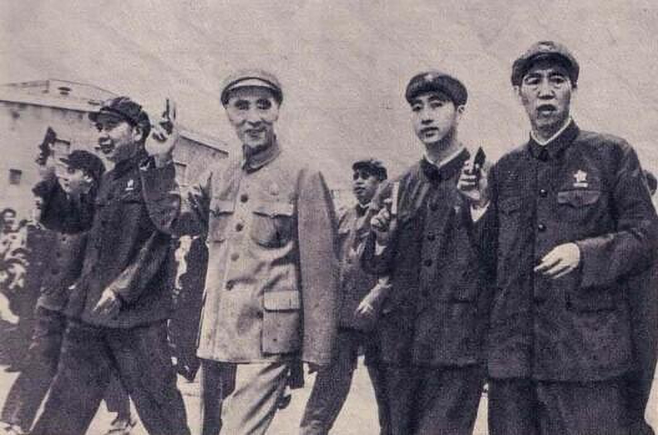 十大元帅的父亲是何身份：林彪的父亲经营布厂，贺龙的父亲是烈士