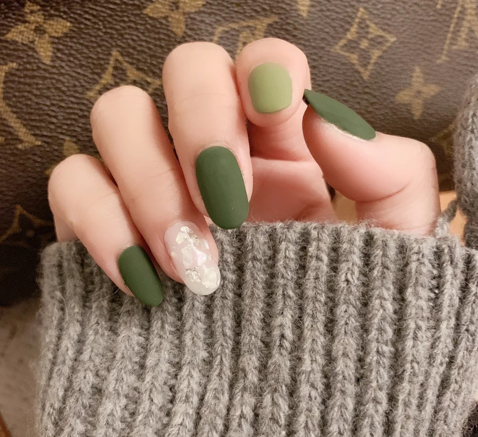 春季浅色美甲盘点:各种风格任都有,看你喜欢哪一种?