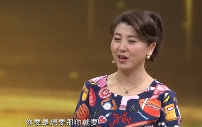 闫学晶现在的丈夫是谁(闫学晶给4岁女儿喂饭，被冯巩当成“祖孙”？不惧高龄为丈夫生娃)