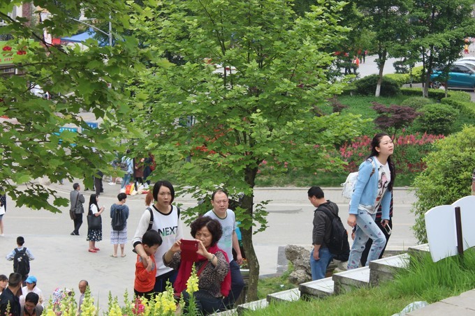 四川彭州白鹿镇二日游“最牛教学楼