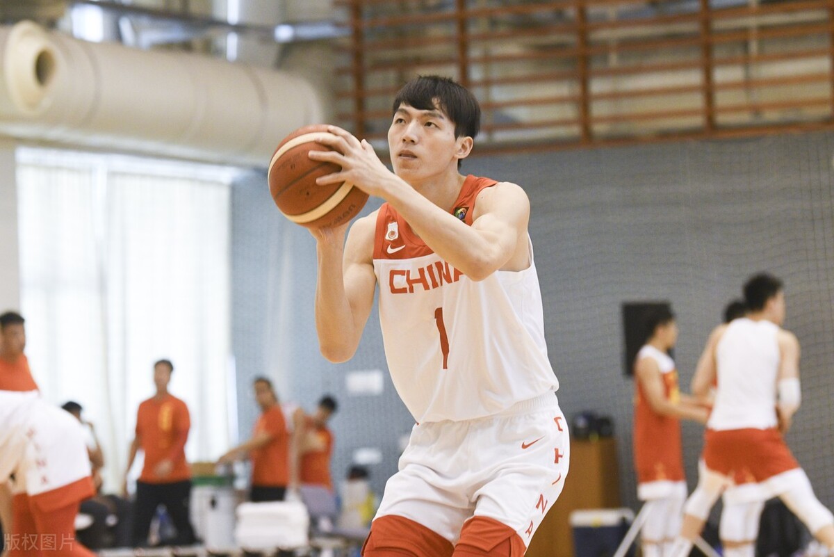 中國男籃vs日本男籃（中國男籃90-84日本，球迷揪出場上最大水貨，差點毀掉球隊的勝利）
