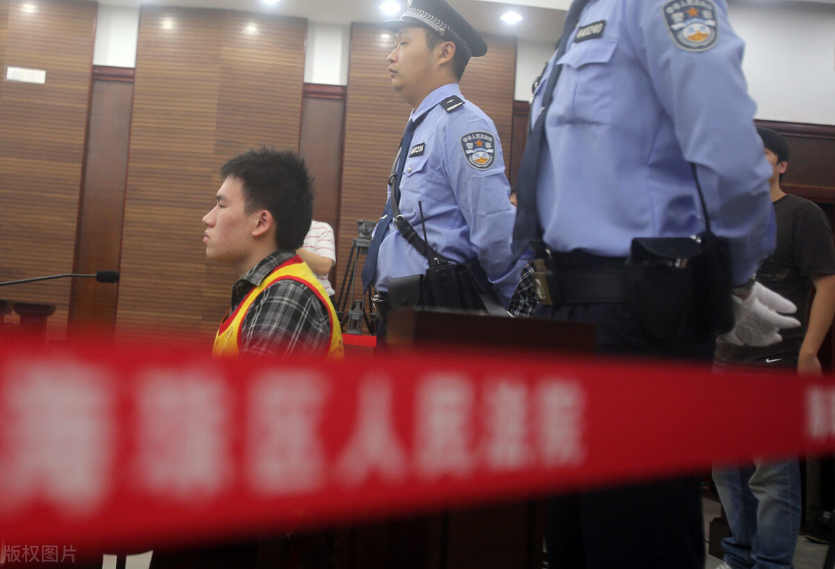 男子将挑衅者捅死，构成正当防卫吗？法院将如何量刑？