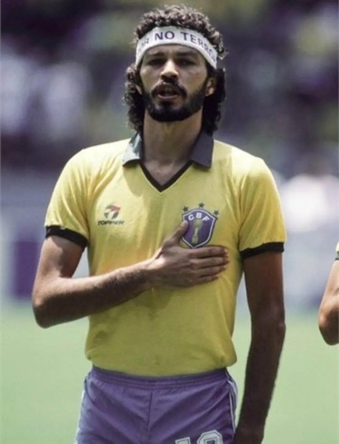 巴西最著名的足球运动员(巴西历史十大有实力有个性的足球巨星，内马尔排不上名？)