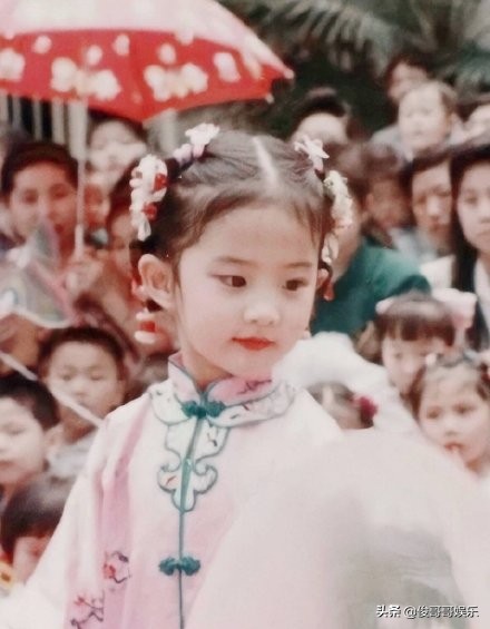 刘亦菲的小时候长什么样子(刘亦菲儿时表演照曝光，注定要当大明星的脸，难怪没人质疑她整容)