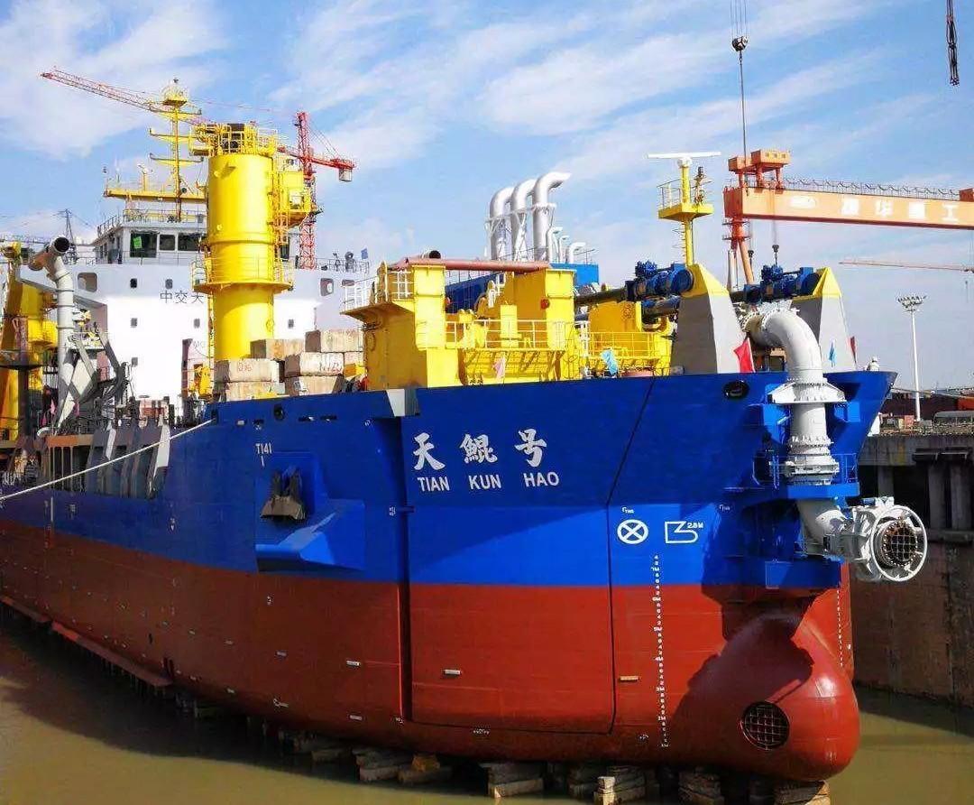 值得一提的是,继"天鲸号"之后,我国又研发出了6600千瓦绞刀功率重型自
