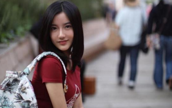 ​清华大学状元校花，堪称行走的招生简章，网友：我要复读考清华