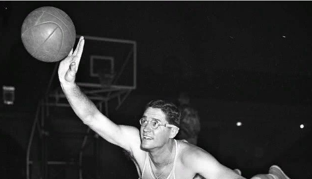 讓nba修改規(guī)則的有哪些球員（有哪些球員曾讓 NBA 修改規(guī)則？）