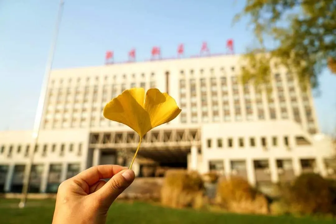 震撼!全国高校最美秋景大PK,哪所高校最最最惊艳?