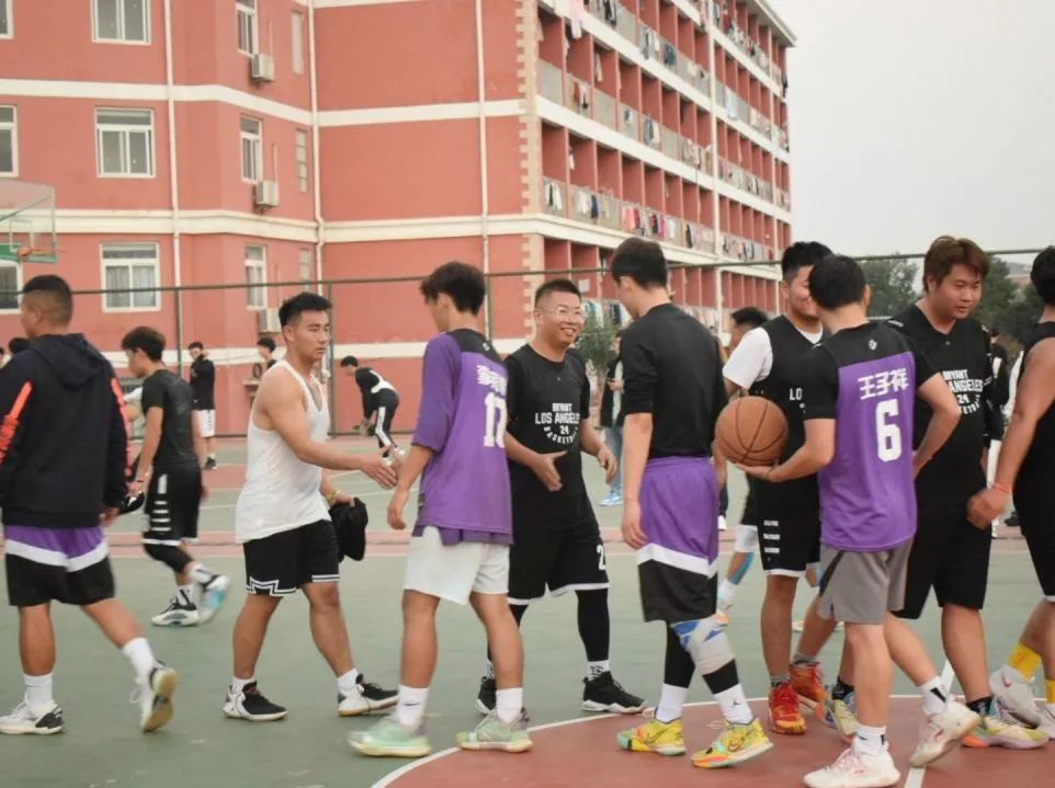 有关大学篮球新生杯(第五届“新生杯”篮球比赛 | 力挽狂“篮”，胜利属于他们)