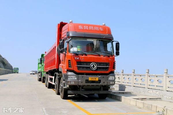 420马力dci发动机,报价33万,实拍东风天龙kc重载自卸车