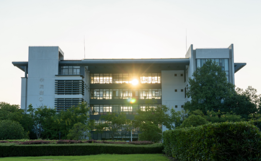 上海这所大学“太低调”，实力担当的211，却被人误会是野鸡大学