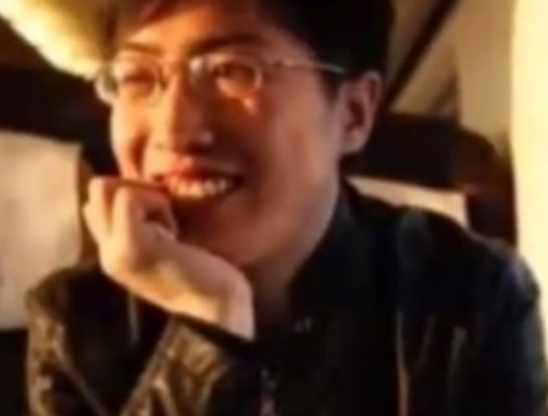 高考647分的高材生，蜗居网吧4年不曾回家，不换衣服也不洗衣服