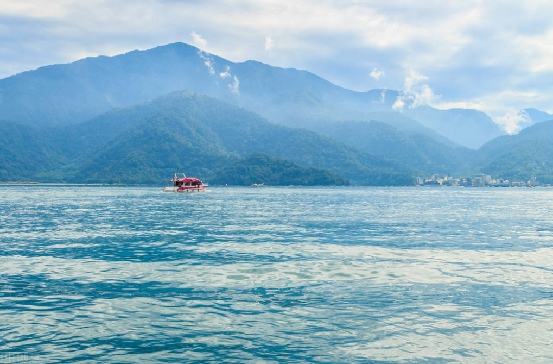 打开“回家”的路，京台高铁横穿海峡直通台湾，它到底有多难修？