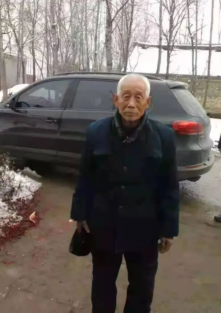 我父亲名讳李贵一,按照家乡风俗我们叫伯,属鼠,于1936年10月12日(阴历