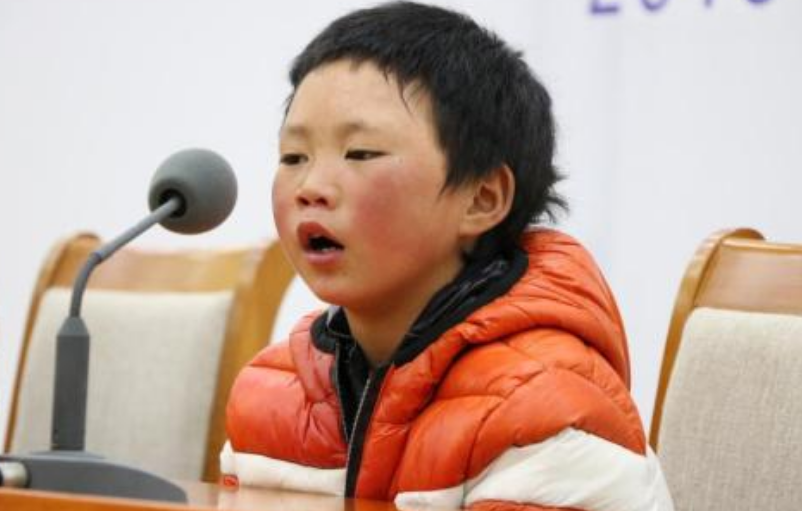 3年前那个走4.5公里山路上学，满头冰花的男孩，如今过得怎么样？