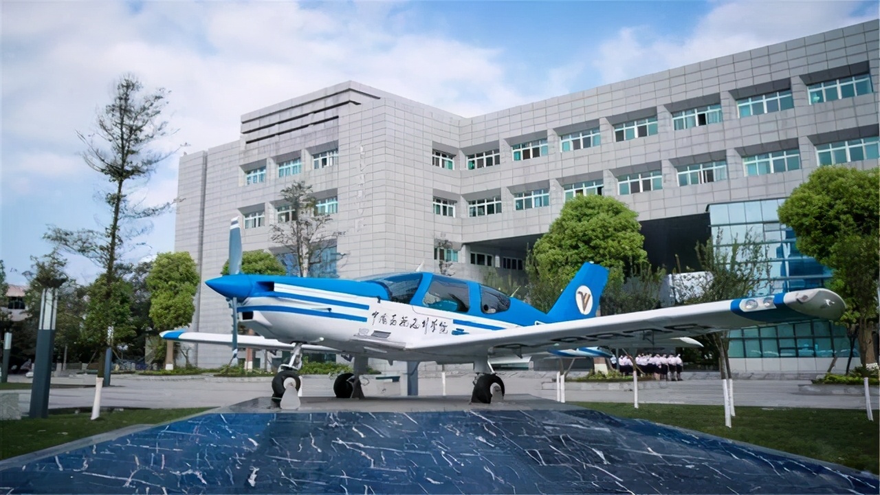 天府航空学院(成都迎民航大学新校区 郁金香